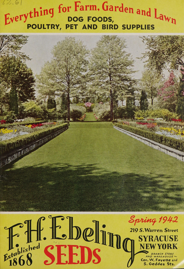 Ein Buch mit dem Titel "Alles für Hof, Garten und Rasen" mit einer GartenSzene auf dem Cover, das auf saftig grünem Gras mit leuchtenden Blumen, hohen Bäumen und einem klaren blauen Himmel liegt.