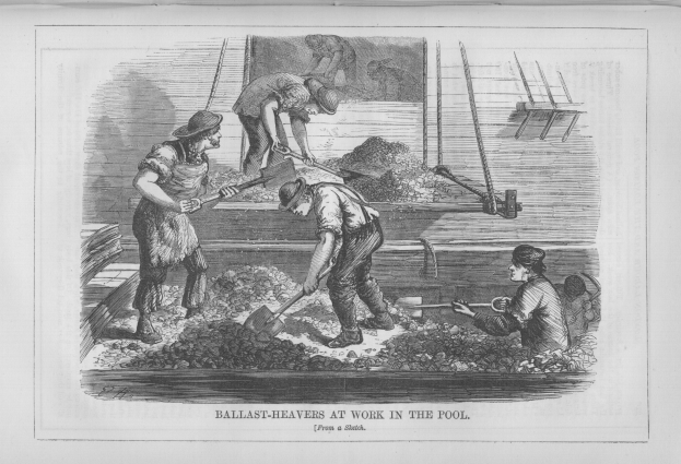 Schwarß-weißes Bild von Menschen im Pool bei der Arbeit, einige halten Schaufeln, mit Text unten: "Ballast-Heavens bei der Arbeit im Pool".