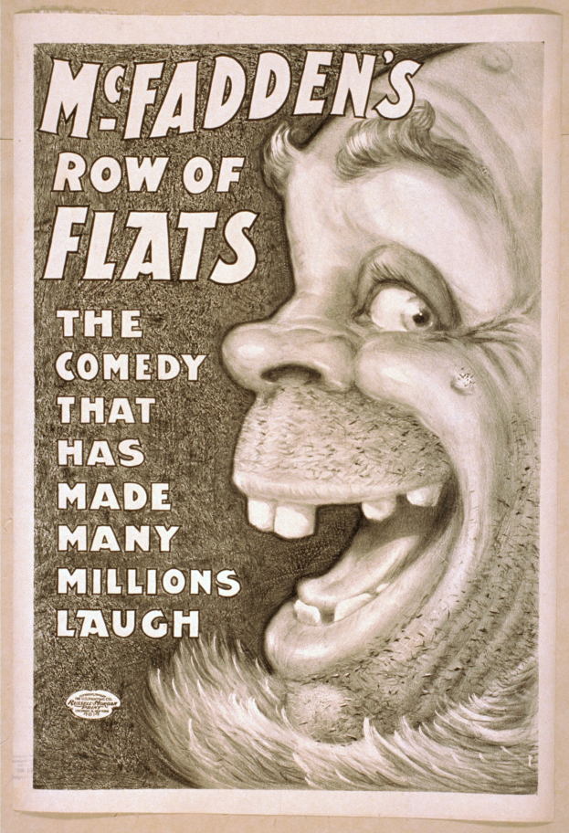 Ein Plakat mit einer Person mit breitem, zahnreichem Grinsen, wilden Haaren und einem hellgelben Hintergrund, auf dem der Text "McFadden's Row of Flats: Die Komödie, die viele Millionen zum Lachen gebracht hat" steht.