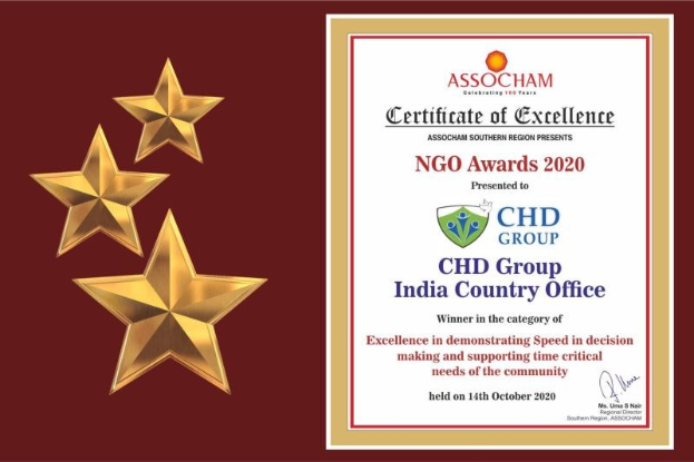 Auszeichnung für die Ngo Awards 2020 mit dem Text 'Chd Group India Country Office' und einem Logo mit einem Stern und einem Lorbeerkranz, gekennzeichnet durch drei Sterne auf der linken Seite.