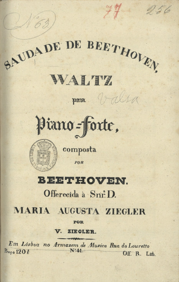 Ein altes Buch mit dem Titel "Waltz Piano-Forte, Composition for Beethoven" liegt aufgeschlagen da, zeigt eine Seite mit schwarzem Text.