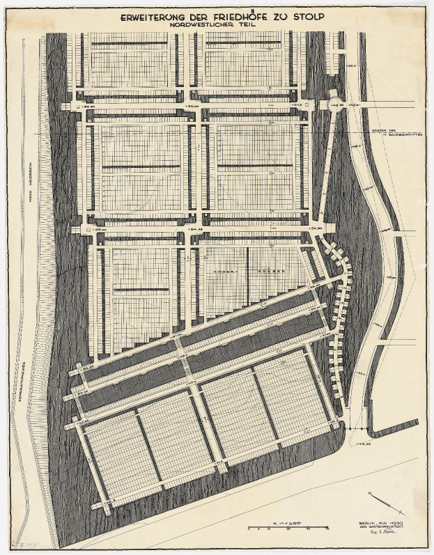 Eine alte Stadtkarte mit zahlreichen Gebäuden und einem Stadtplan, versehen mit beschreibendem Text über die Stadtplanung.