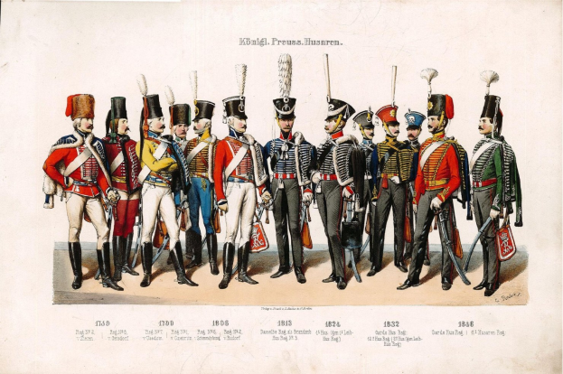 Gruppe von Männern in 1836 deutschen Infanterieuniformen, die in einer Reihe stehen, mit Mützen und verschiedenen Gegenständen in den Händen, mit '1836 Deutsche Infanterie' Text unten.