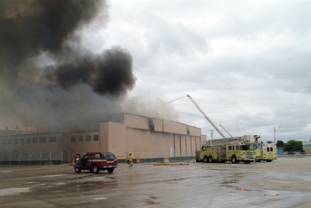 Brand in Paderborn: Materialaustritt bei einer Logistikfirma