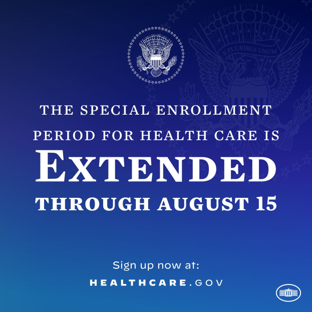 Plakat mit Text und Logo, das besagt: "Die Frist für die besondere Anmeldung für die Gesundheitsversorgung ist bis zum 15. August verlängert."