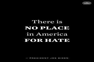 Schwarzer Hintergrund mit fetter weißer Schrift, die den Satz "Es gibt keinen Platz in Amerika für Hass" von Präsident Joe Biden zeigt.