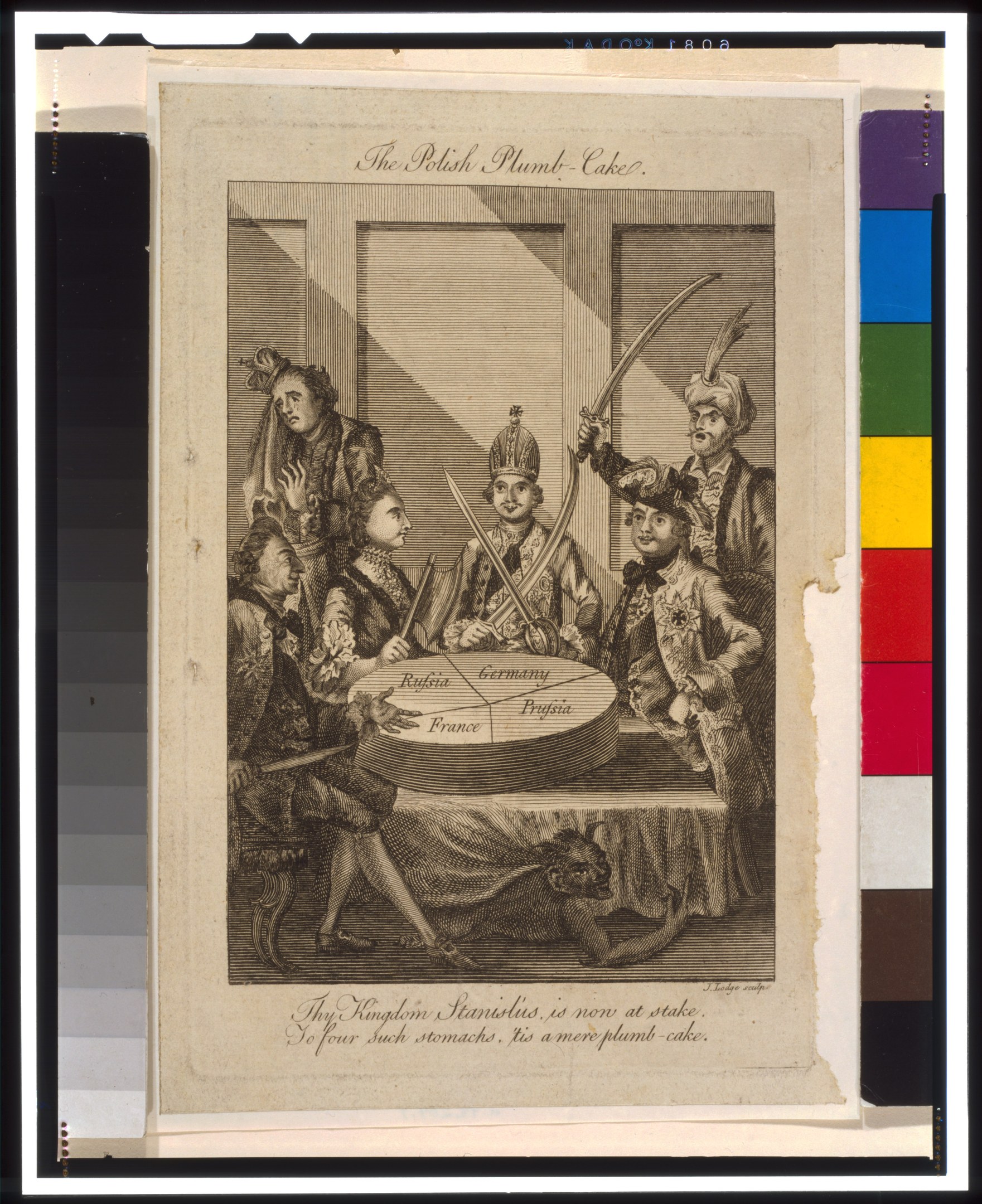 Eine Gruppe von Menschen in traditioneller Kleidung teilt sich eine Mahlzeit um einen Tisch mit einer dekorierten Platte in der Mitte vor einem schwarzen Hintergrund.