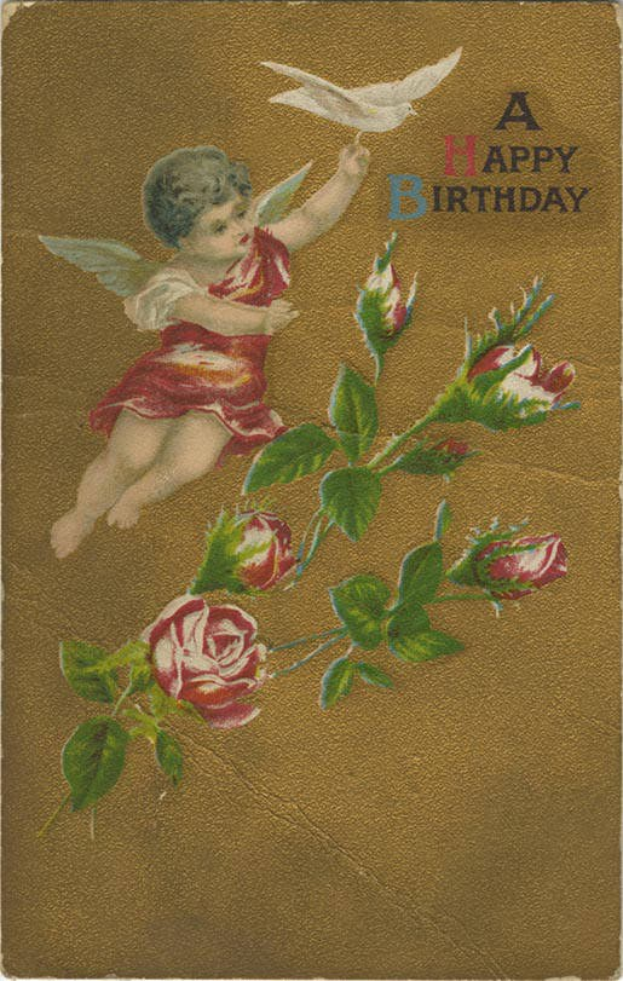 Eine nostalgische Geburtstagskarte mit einem Cupido in einem weißen Kleid mit Flügeln, der eine Taube und einen Strauß roter Rosen mit grünen Blättern hält, zusammen mit handgeschriebenen Geburtstagswünschen.