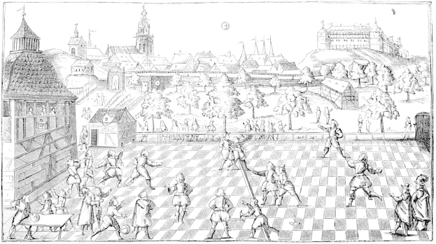 Eine Schwarz-Weiß-Zeichnung eines Schachspiels auf einem karierten Boden in einer Stadt, mit Spielern und Gebäuden im Hintergrund.