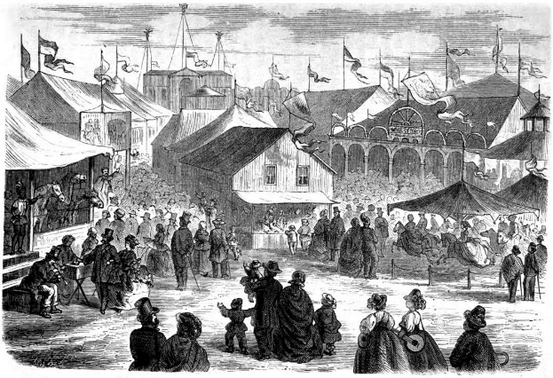 Eine Schwarz-Weiß-Zeichnung eines geschäftigen viktorianischen Karnevals in London, England, mit einer Menschenmenge, Zelten, Gebäuden, Fahnen und Polen unter einem Himmel.