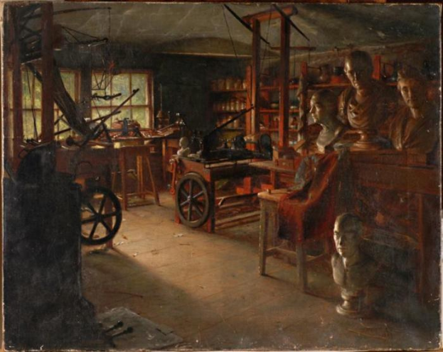Gemälde mit dem Titel "Das Atelier der Künstlerwerkstatt" von Johannes Vermeer, das einen Werkstattinnenraum mit Menschen, Skulpturen auf der rechten Seite, einem Rad auf der linken Seite und verschiedenen Gegenständen auf Tischen und Gestellen im Hintergrund zeigt.
