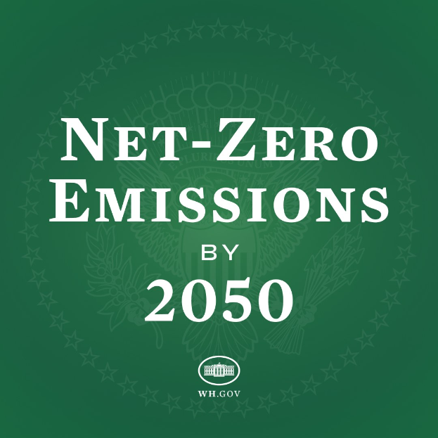 Grüner Hintergrund mit fetter weißer Schrift, die 'net-zero emissions by 2050' lautet.