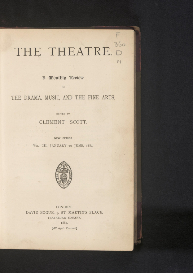 Ein Buch mit dem Titel "The Theatre: A Monthly Review of the Drama, Music, and the Fine Arts" geöffnet auf einer Seite mit Text und einem Logo.