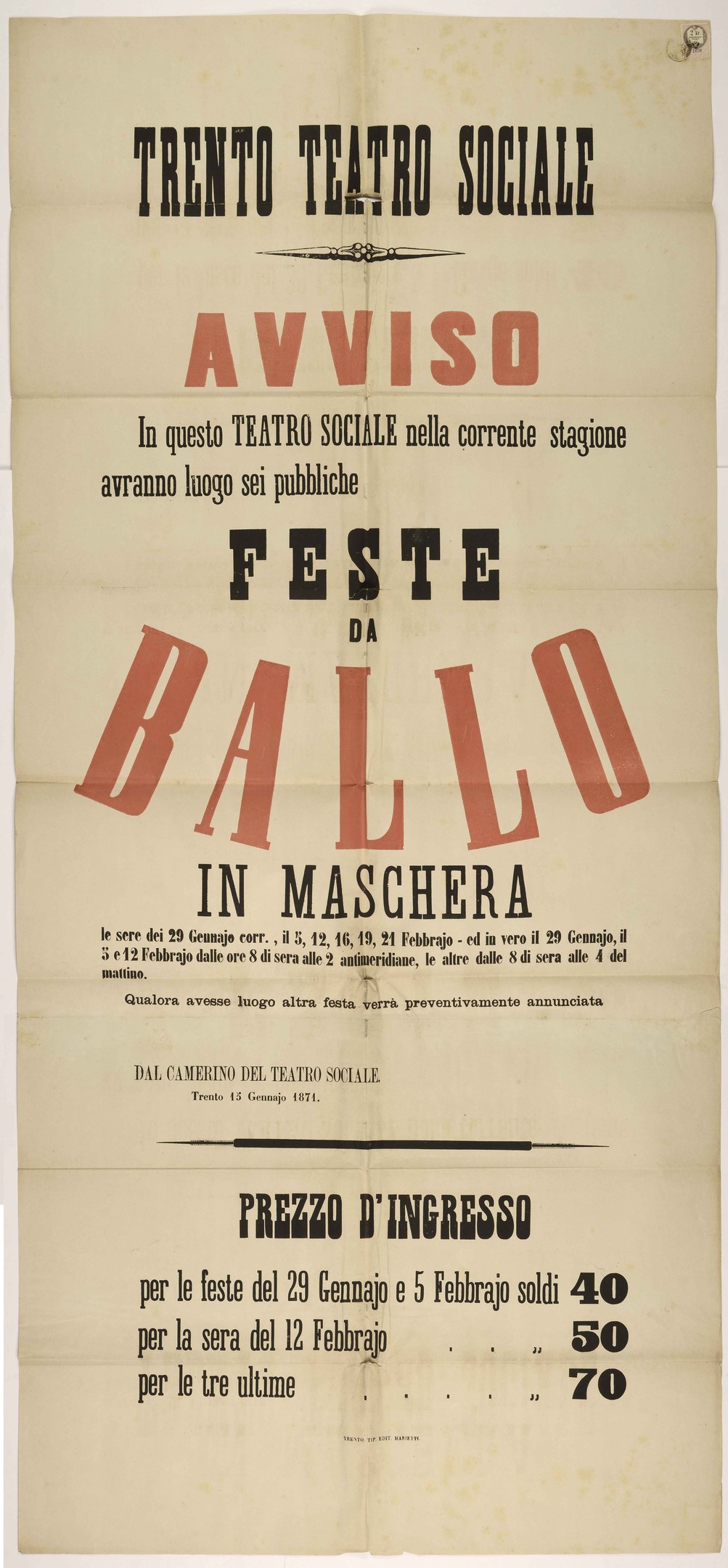 Plakatankündigung eines Festivals in Maschera, Italien, mit Textbeschreibung des Ereignisses.