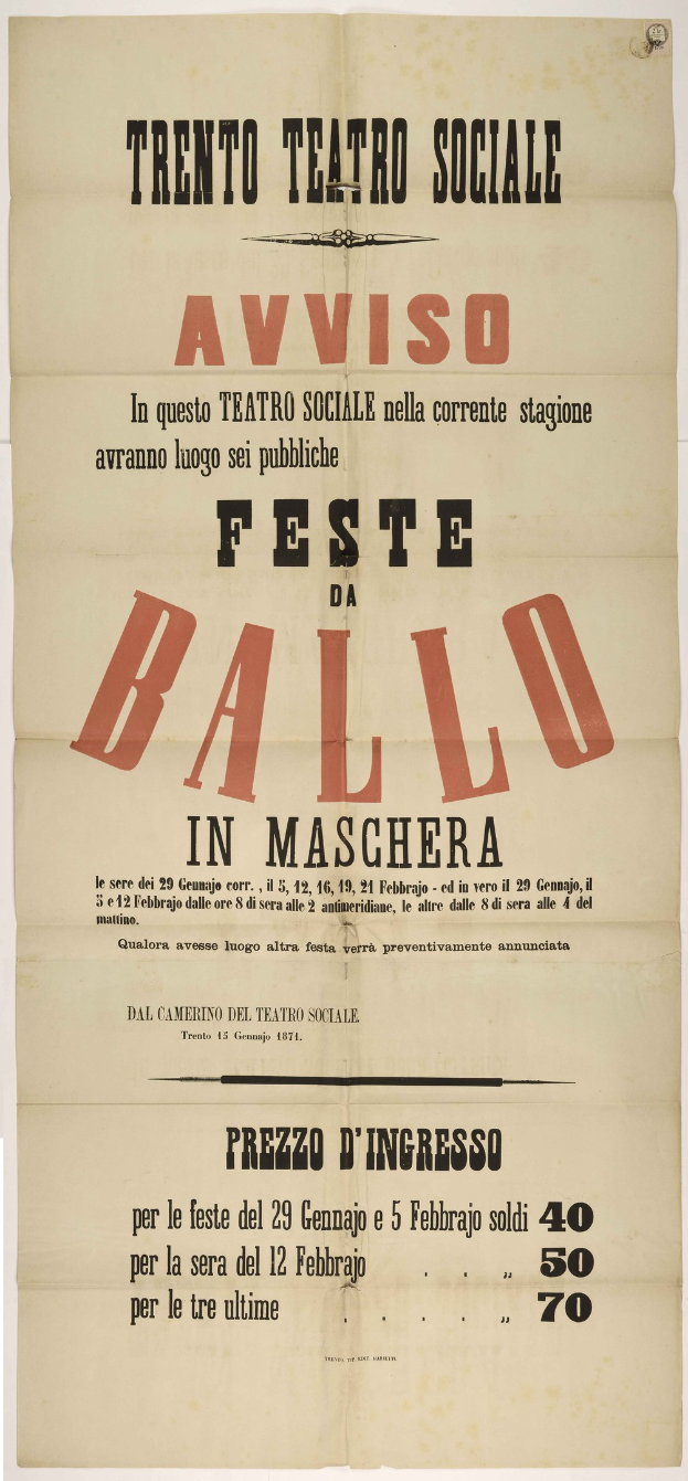 Plakatankündigung eines Festivals in Maschera, Italien, mit Textbeschreibung des Ereignisses.
