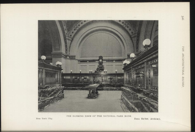 Schwarzes und weißes Foto der Bankfiliale des National Park Bank in New York City, das Tische, Beleuchtung, eine Wanduhr und Text am unteren Rand zeigt.