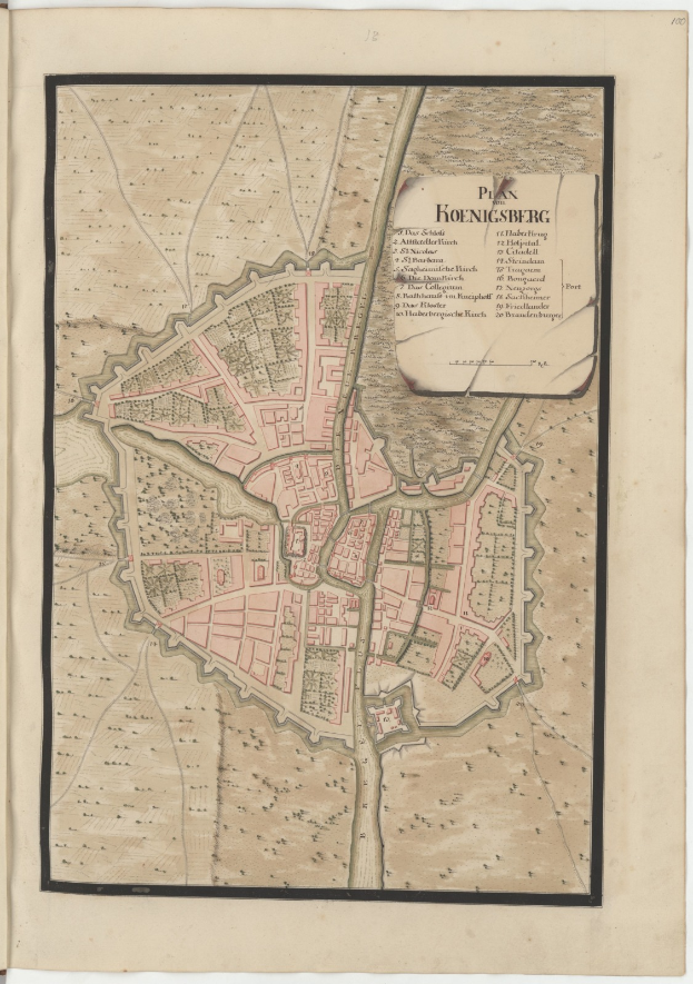 Ein altes Buch mit einer detaillierten Karte von Hohensberg, Deutschland, das Straßen, Gebäude, Sehenswürdigkeiten und Text mit Informationen zur Stadt zeigt.
