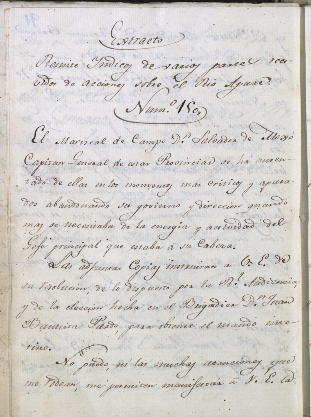 Altes Buch offen mit einem gelblichen, handgeschriebenen Vertrag mit sauberer, lesbarer Schrift.